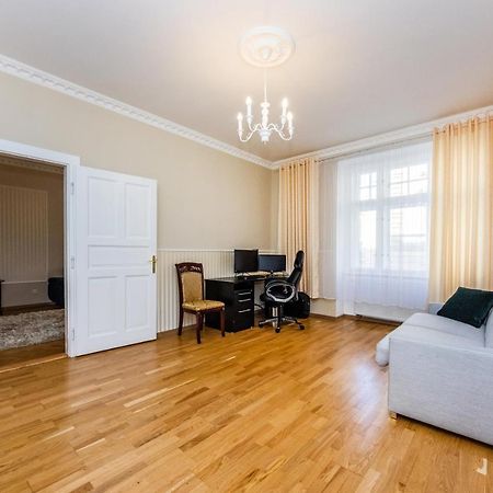 Prostorny Tripokojovy Apartman U Nabrezi Vltavy Apartment Prague Exterior photo