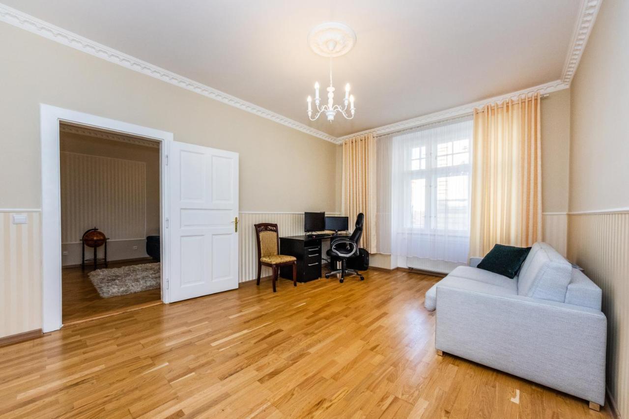 Prostorny Tripokojovy Apartman U Nabrezi Vltavy Apartment Prague Exterior photo
