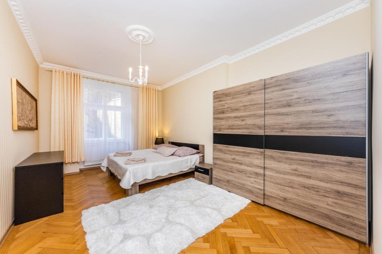 Prostorny Tripokojovy Apartman U Nabrezi Vltavy Apartment Prague Exterior photo