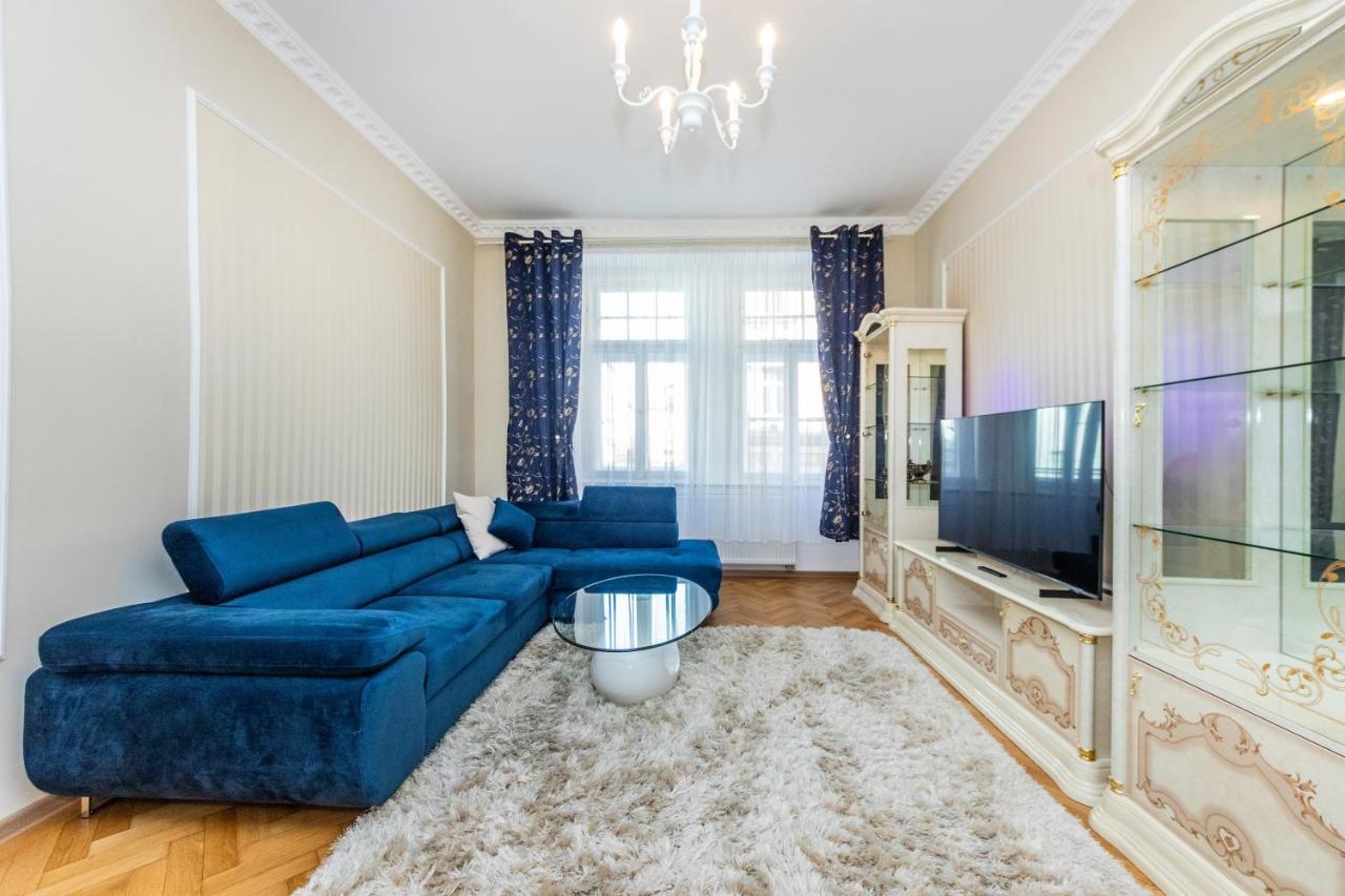 Prostorny Tripokojovy Apartman U Nabrezi Vltavy Apartment Prague Exterior photo