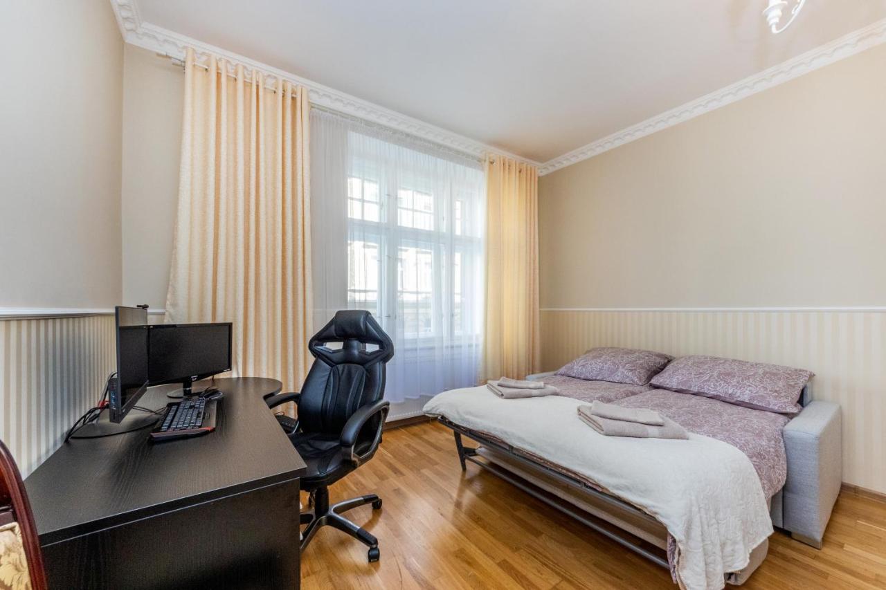 Prostorny Tripokojovy Apartman U Nabrezi Vltavy Apartment Prague Exterior photo