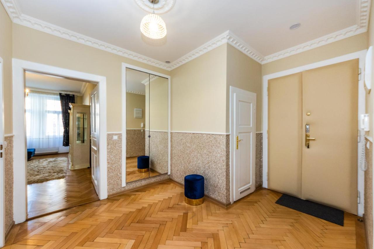 Prostorny Tripokojovy Apartman U Nabrezi Vltavy Apartment Prague Exterior photo