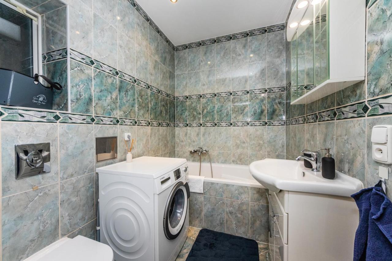Prostorny Tripokojovy Apartman U Nabrezi Vltavy Apartment Prague Exterior photo